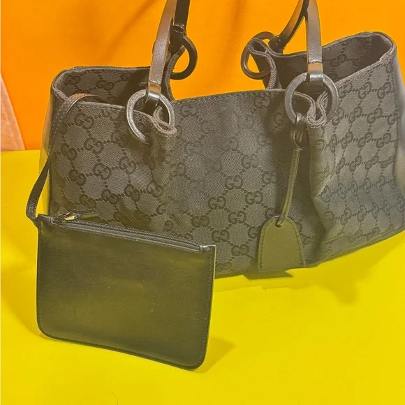 Gucci Black Monogram Tote hand bag comes with personal wallet in good condition - Picture 3 of 16